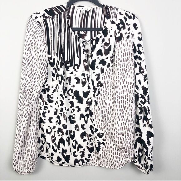 CABI | Animal Print Cross Front Blouse White M - Picture 2 of 7